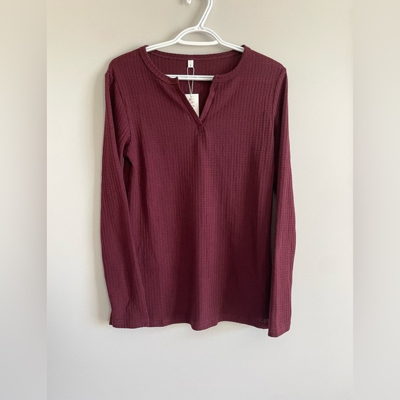 Waffle Knit V Cut Neck Henley Long Sleeve Shirt Sweater in Maroon NWT - Picture 11 of 11